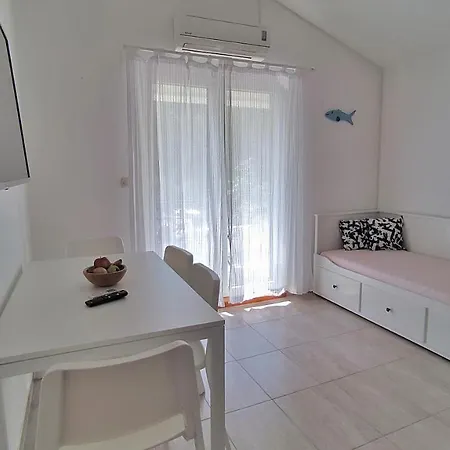 Bodo * Drvenik (Split-Dalmatia)